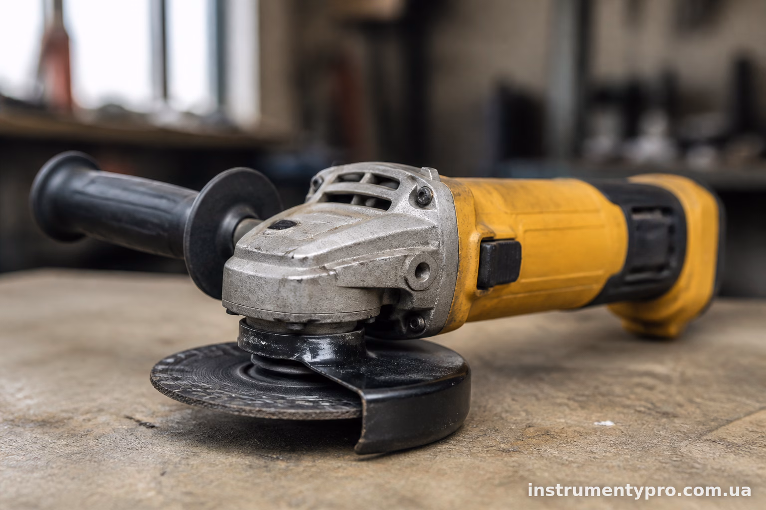 Чому болгарка DeWalt не розкручується до повних обертів