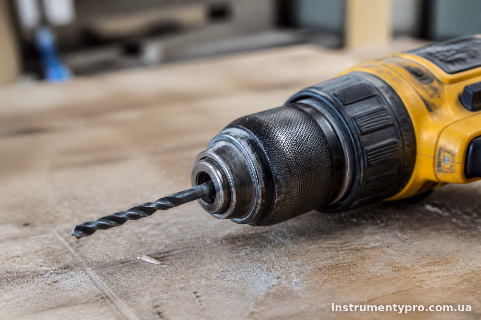 Як розібрати і прочистити патрон DeWalt