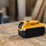 Скільки циклів заряду витримує акумулятор DeWalt 5.0 Ah у реальних умовах
