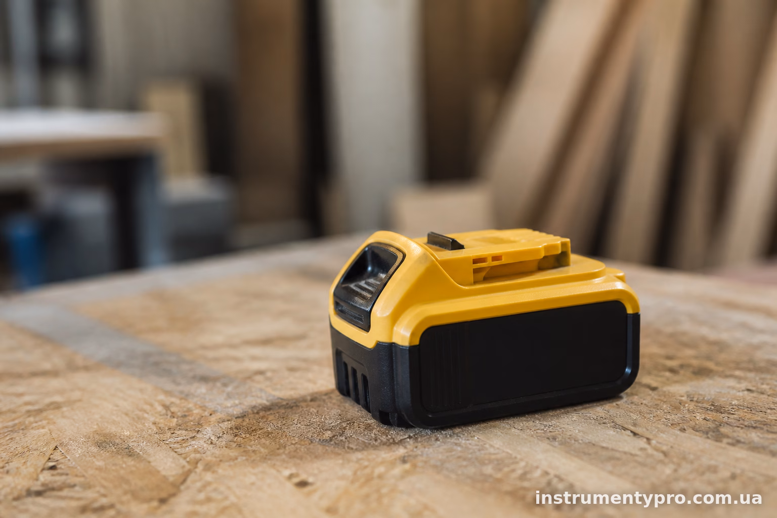 Скільки циклів заряду витримує акумулятор DeWalt 5.0 Ah у реальних умовах